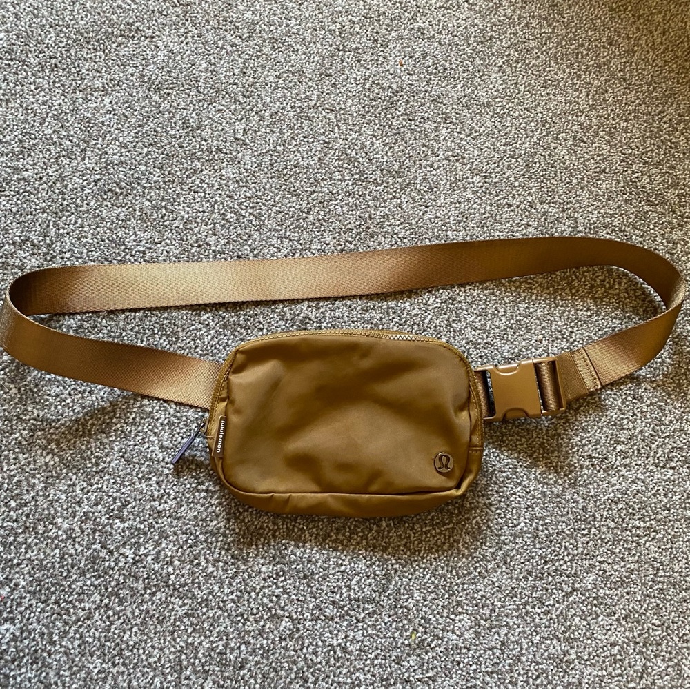 COPY - lululemon everywhere belt bag brown